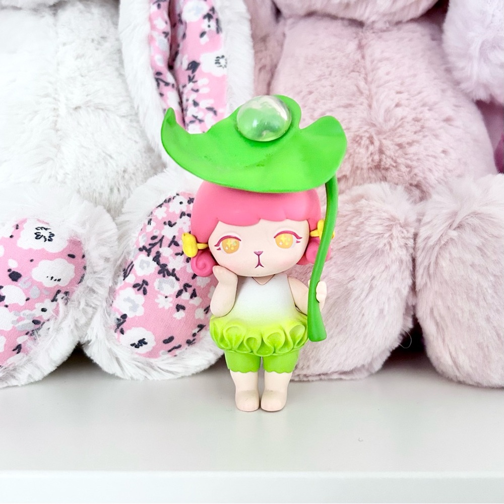 POP MART Bunny Playfulness - Sheltering from Rain